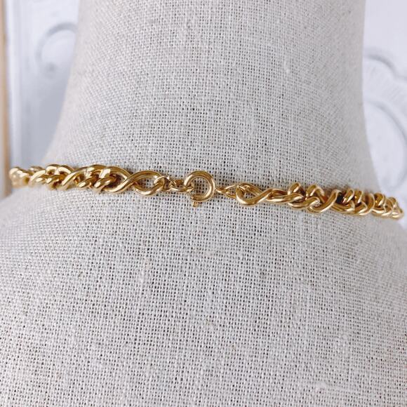 VTG Signed Trifari Modernist Enamel Ribbon Pendant Necklace, Gold Tone Chain - Picture 8 of 8